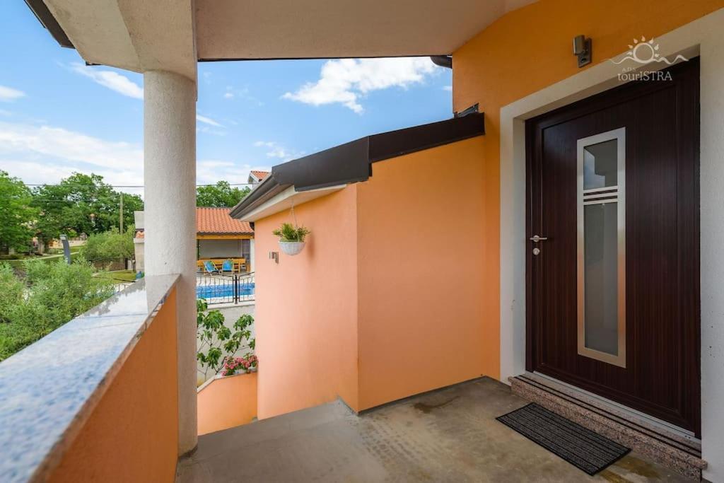 Orhidea In A Peaceful Setting Near Apartment Umag