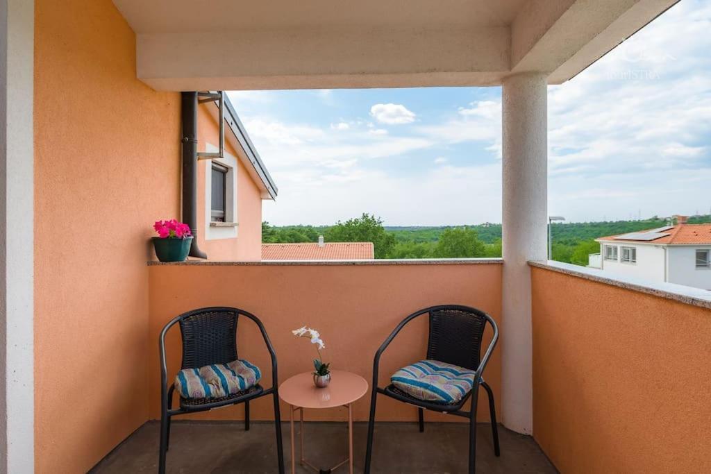 Orhidea In A Peaceful Setting Near Apartment